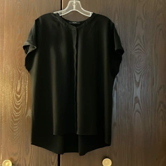 Tahari black, capped sleeved top. Hidden buttons. Size Large - Picture 1 of 8